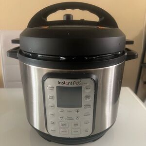 UNUSED Instant Pot Duo Plus 6 Quart Electric Pressure Cooker - Black and Silver